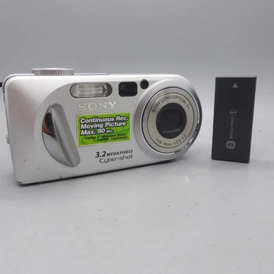 Sony Digital Camera Cybershot DSC-P8 3.2MP Silver Tested - Image 1 of 4