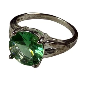 Women Fashion Ring Silver Tone Green Shade Color Stone Size 7.5 - Picture 1 of 15