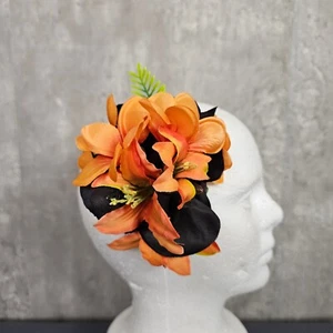 Handgefertigte orange & schwarze Blumen Floral Haarspange Fascinator Tiki Gothic VLV - Bild 1 von 6