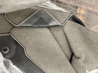 Juego de alfombrillas OEM 2015-2021 Kia Sedona A9F14-AC400BQ beige/gris Foto 1 de 2