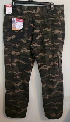 Pantalones cargo Wrangler para hombre 38x30 calce relajado forrados de vellón verde camuflaje #73525 Foto 1 de 4