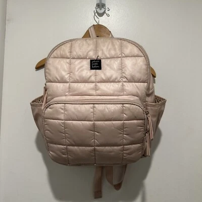 Mochila Bolsa de Pañales Petunia Pickle Botton Rubor Rosa Acolchada Tela Satinada Foto 1 de 4