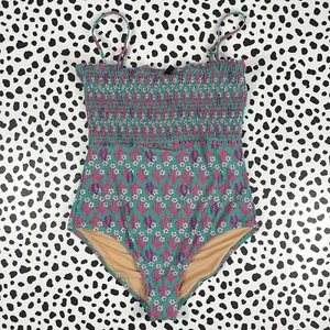 J.CREW NWOT Women's Smocked Green One-Piece Swimsuit LARGE BP355 - Picture 1 of 6
