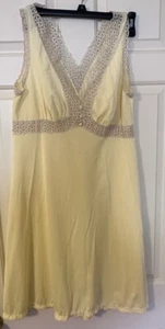 Vintage 1970’s VANITY FAIR USA Size 34 Yellow Nylon BeigeLace GOWN NIGHTIE - Picture 1 of 10