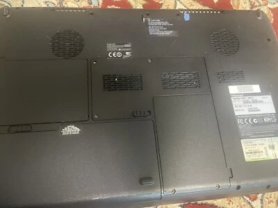 Computadora Toshiba para piezas tiene 4 GB de RAM Windows 7 no tengo el cargador” Foto 1 de 4