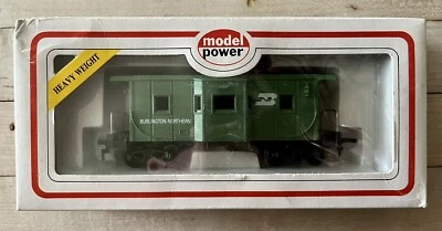Model Power HO Scale Burlington Northern 36' Bay Window Caboose Green #8245 - Image 1 of 2