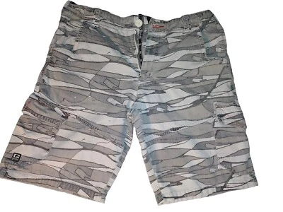 Pantalones Cortos Callejeros Marca Globe Gris Estampado Geo Camuflaje Talla 34 Skate Foto 1 de 4