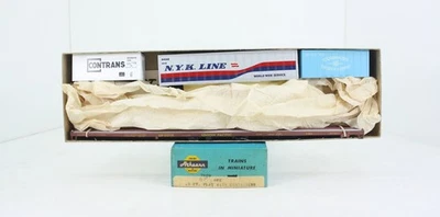 HO Scale Athearn Union Pacific 85’ All Purpose Flat Car with Containers - Image 1 of 2