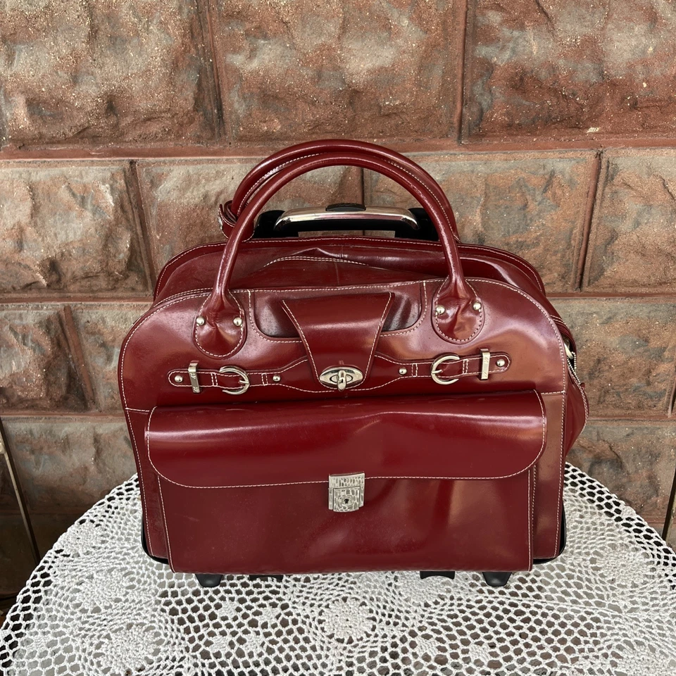 Maletín para computadora portátil McKlein Edgebrook 15.6" de cuero rojo para damas con ruedas 96316 Nuevo de Lote Antiguo Foto 1 de 4
