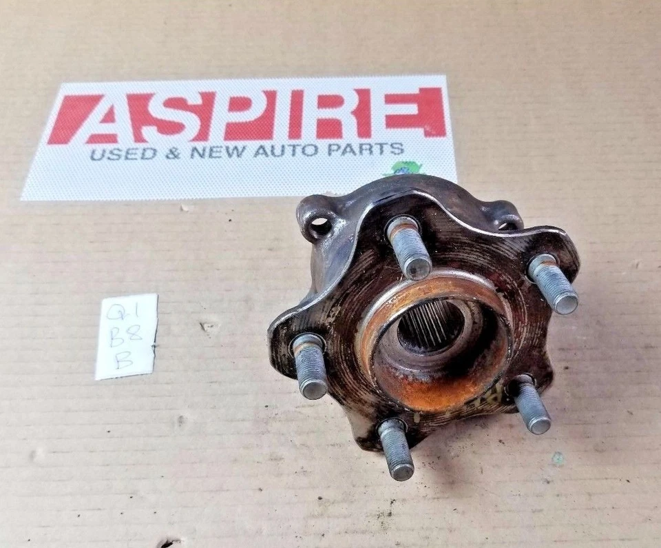 2013-2016 Nissan Pathfinder Right Rear Bearing Hub OEM - Image 1 of 3