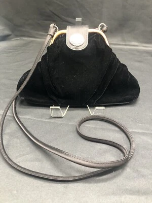 Bolso de mano de noche de terciopelo negro vintage La Regale. Foto 1 de 4