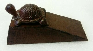 CALE PORTE TORTUE OU OISEAU EN FONTE - Imagen 1 de 8