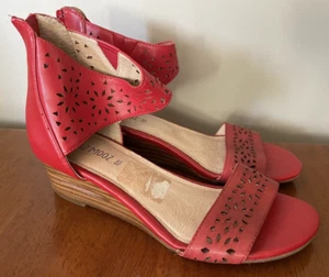 Miz Mooz NYC womens shoes red leather low wedge sandal Pasadena size 7 - Picture 1 of 13