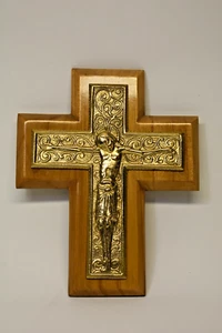 Crucifijo montado en la pared, cruz de altar, latón sobre madera + #215 + Chalice Co. - Imagen 1 de 10