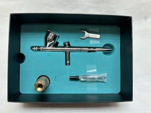 Iwata Eclipse HP-CS Gravity Feed Dual Action Airbrush Modell ECL4500 - Bild 1 von 7