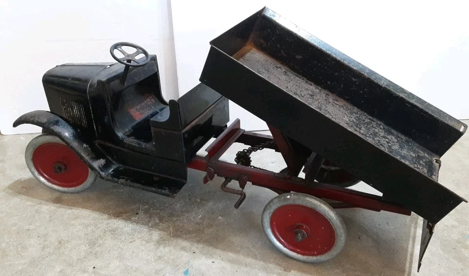Vintage 1920's Buddy L Pressed Steel Chain Lift Dump Truck Unrestored Original  - Image 1 of 4