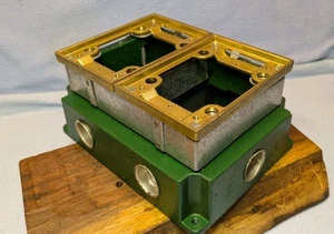 T&B Steel City 642 Two Gang Floor Box Cast Iron 3/4" Cond.Tapp. + hardware NOS  - Picture 1 of 7