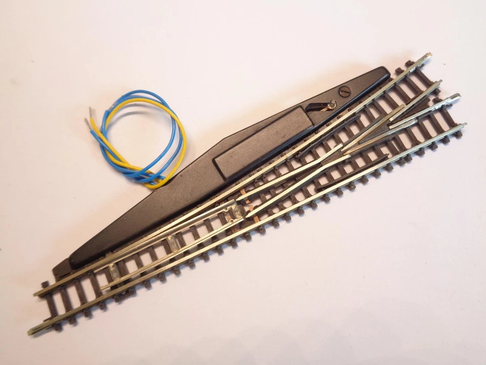 MÄRKLIN MINICLUB 8562 elektr. Weiche 13° links (11431) - Bild 1 von 1