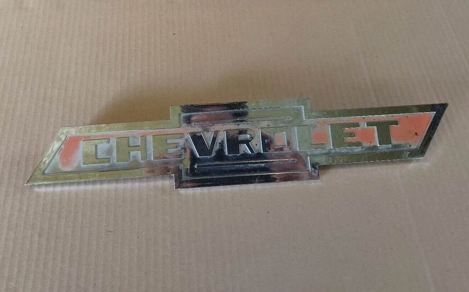 57 58 59 60 61 62 63 雪佛兰 Dubl-Duti 步车前镀铬引擎盖装饰徽章 — 第 1/4 张图片