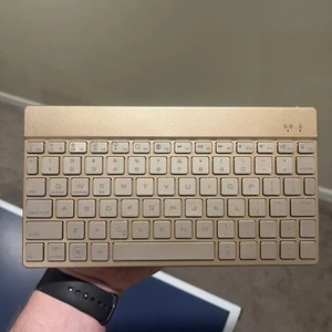 Wireless Bluetooth Keyboard - Backlit Rechargeable Battery Ultra Slim & Portable - Picture 1 of 17