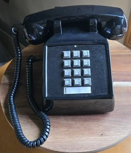 Vintage Cortelco Black Push Button Desk Phone Telephone With Phone Jack Cord - Zdjęcie 1 z 6