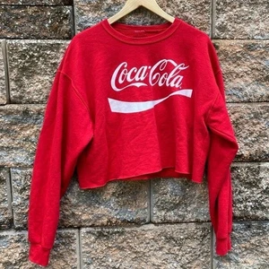 Coca Cola Hoodie Damen Medium rot Cropped Sweatshirt leicht klassisch Spruch - Bild 1 von 8