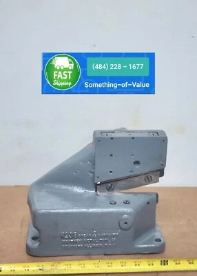Cizalla de metal de fabricación de banco sin garganta Roper Whitney No. 38 3/16" Foto 1 de 2