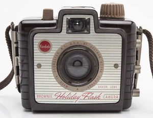 Kodak Brownie Holiday Flash Camera Rollfilm Sucherkamera - Bild 1 von 5