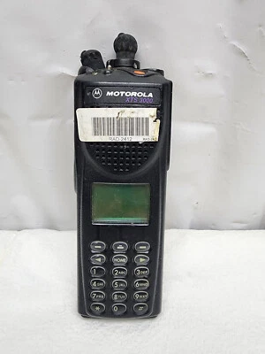 Radio portátil digital Motorola XTS3000 III UHF 403-470 Mhz H09RDH9PW7BN Foto 1 de 4