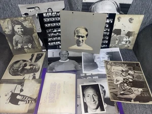 Gran colección de fotos vintage de comunicados de prensa de Bobby Charlton con escritos - Imagen 1 de 24
