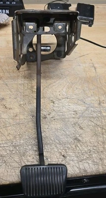99-04 Mustang Auto Trans Brake Pedal Assembly Aa7344 - Image 1 of 4