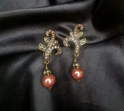 Pendientes colgantes Heidi Daus tono bronce cristales color vino granate Foto 1 de 4