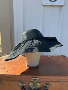 Sombrero funerario negro de los años 1930-40 Cloche con material similar a corsé ala sombrero vintage - Imagen 1 de 13