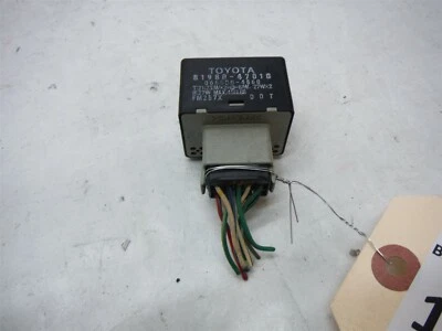 2003 TOYOTA PRIUS TURN SIGNAL FLASHER LIGHT RELAY 81980-47010 OEM 2001-2003 - Image 1 of 4