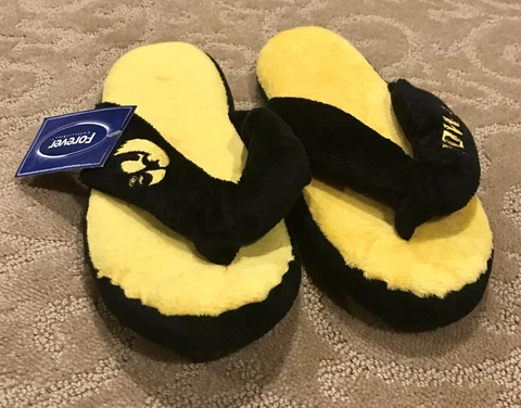 New IOWA Hawkeyes University Soft Furry Bed Flip Flop Sandal Slippers - L Cover