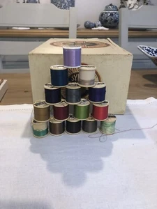 15 Vintage Cotton Reels Spools Bobbins-Dewhursts Sylko-Plastic-double Stickers - Picture 1 of 5