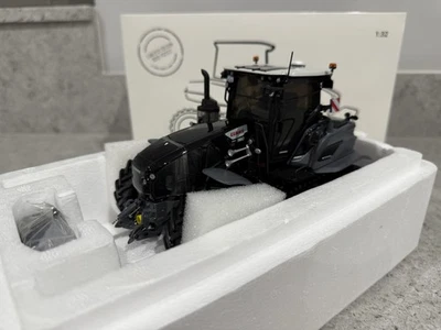 Universal Hobbies - Claas Axion 960 Terra Trac MY24 - 02674810 - 1:32 - Mint/New - Image 1 of 4