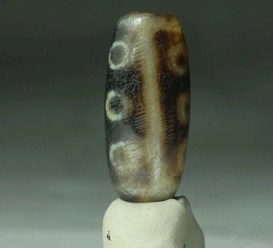 Antiguo ágata indo/tibetana anterior a 1800 patrón especial 9 ojos cuentas Dzi 10*17*37 mm Foto 1 de 4