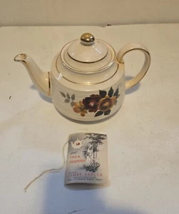 VINTAGE SADLER FLUTED TEAPOT CERAMIC RED YELLOW ROSES GOLD TRIM, ENGLAND #4827 - Picture 1 of 3