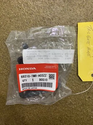 HONDA INSIGHT 2010-2014 BISAGRA PUERTA LEVADIZA DERECHA/IZQUIERDA, 68210-TM8-A03ZZ B30 Foto 1 de 3