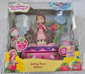 NEW SEALED Strawberry Shortcake Twirling Flower Fashions - Picture 1 of 8
