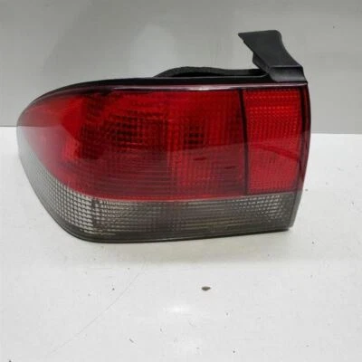 Luz trasera del conductor convertible montada en cuarto de panel para 95-98 SAAB 900 66461 Foto 1 de 4