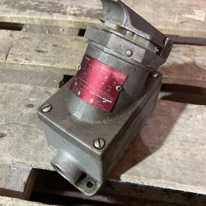 CROUSE HINDS CPS732-211 30 Amp CIRCUIT BREAKING RECEPTACLE ***FREE SHIPPING*** - Picture 1 of 10
