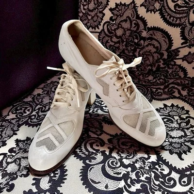 Vintage 1940’s Cream Colored Lace Up Oxfords Heels  - Image 1 of 4