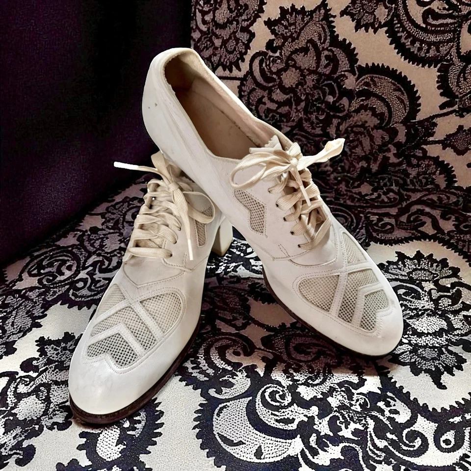 Vintage 1940’s Cream Colored Lace Up Oxfords Heels  - Image 1 of 4