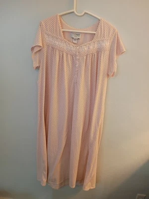 Villagers Liz Claiborne Co. 1X, Encaje y Cinta, Rosa, Dormir y Salón Foto 1 de 4