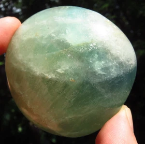 BLUE-GREEN FLUORITE HEART & THROAT CHAKRA POLISHED CRYSTAL PALMSTONE MADAGASCAR - Picture 1 of 10