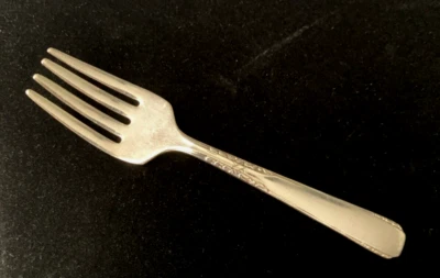 Tenedor vintage 1881 Rogers 1950 Brookwood Banbury plateado para niños/bebé Foto 1 de 4