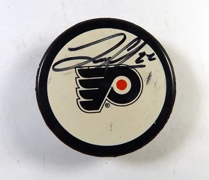 Luke Schenn #22 Signed Philadelphia Flyers Hockey Puck Auto 308 - Picture 1 of 2
