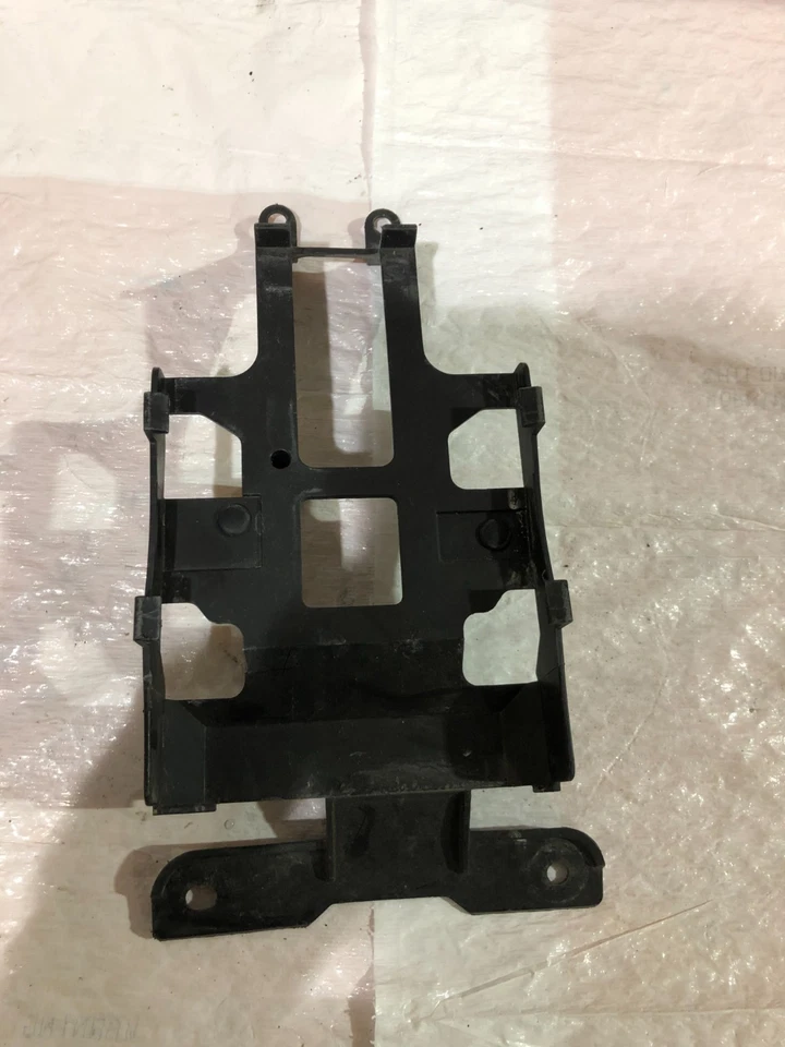 Soporte de batería Yamaha YZF R1 2008 soporte de bandeja OEM genuino usado 08134 Foto 1 de 1